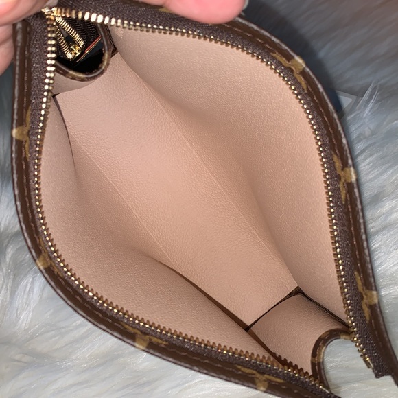 Louis Vuitton Toiletry 19 - Picture 14 of 15